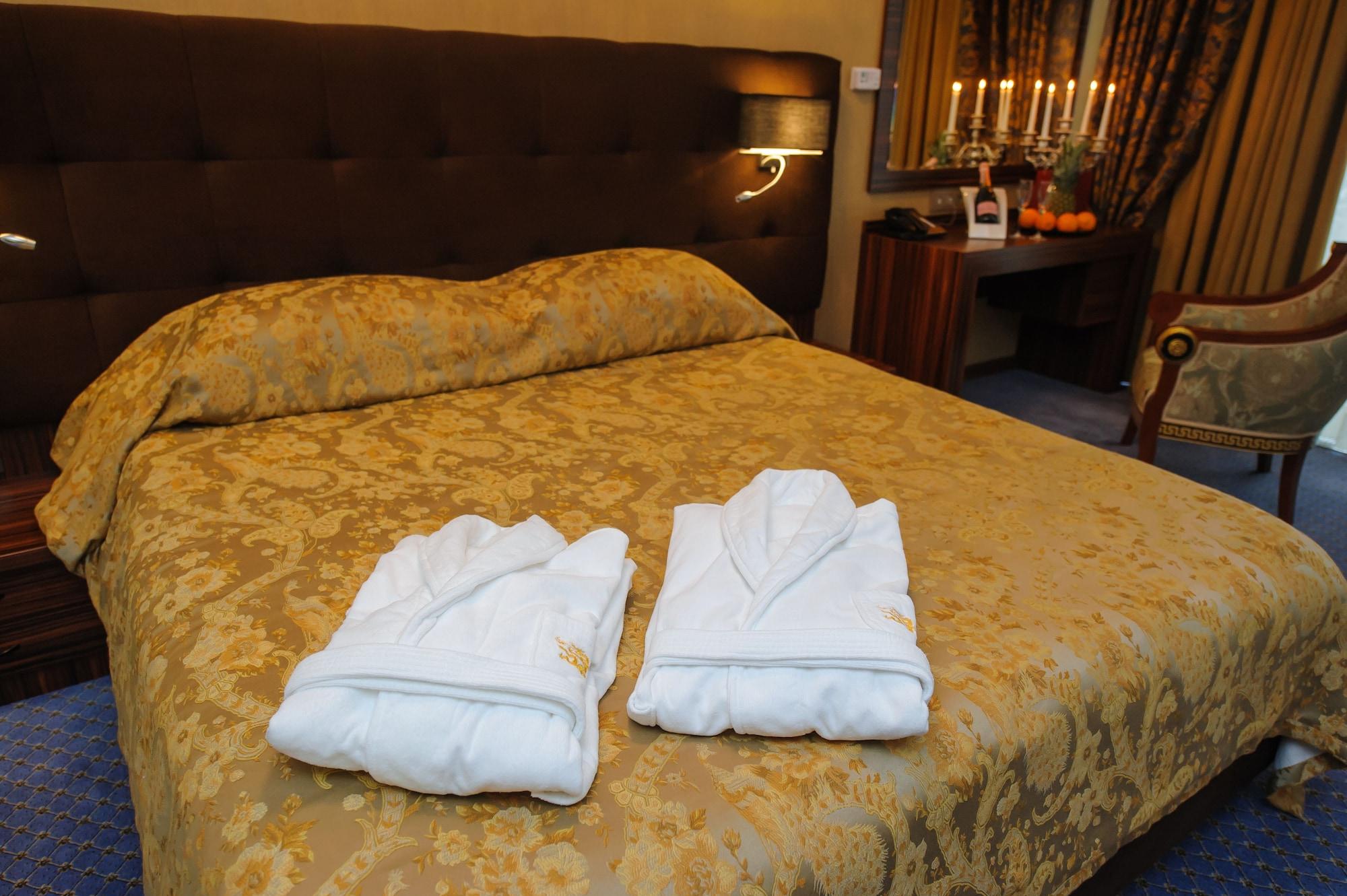 Hotel Royal Park Chişinau Exteriör bild
