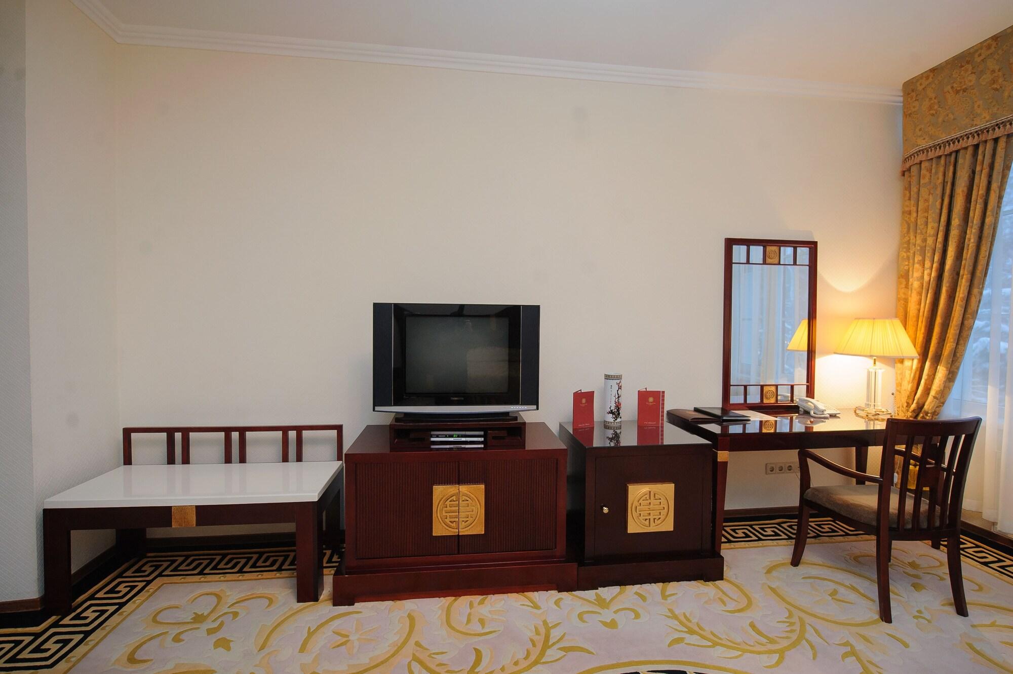 Hotel Royal Park Chişinau Exteriör bild