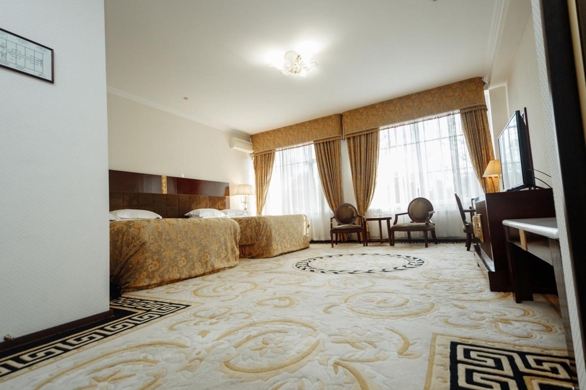 Hotel Royal Park Chişinau Exteriör bild