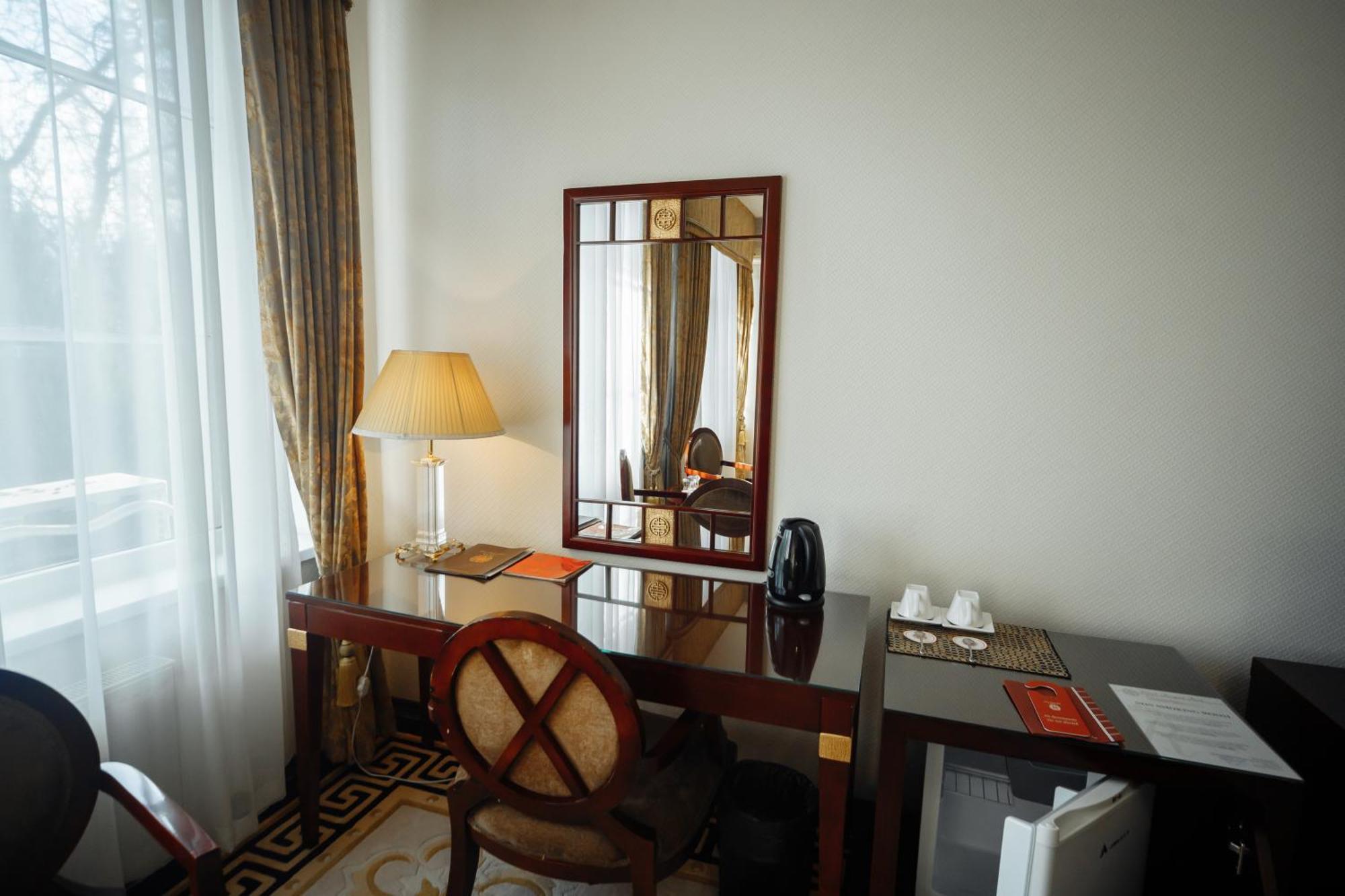 Hotel Royal Park Chişinau Exteriör bild
