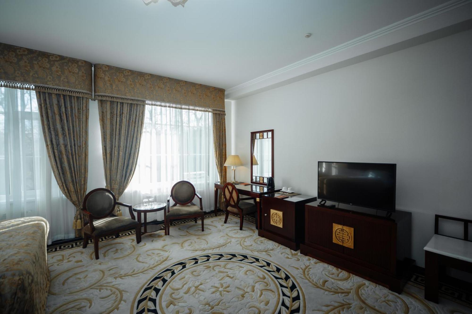 Hotel Royal Park Chişinau Exteriör bild