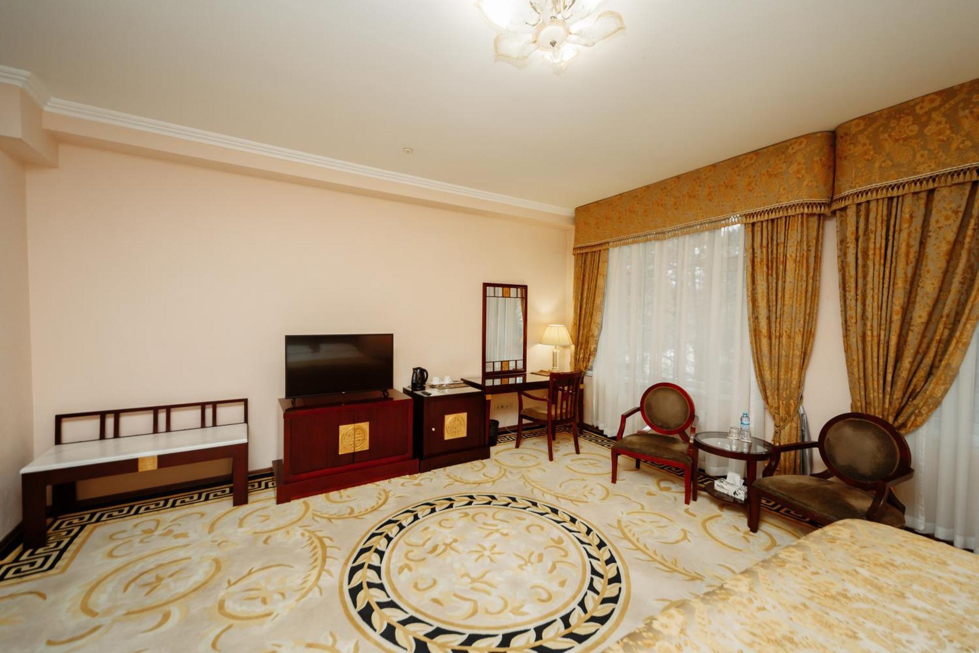 Hotel Royal Park Chişinau Exteriör bild