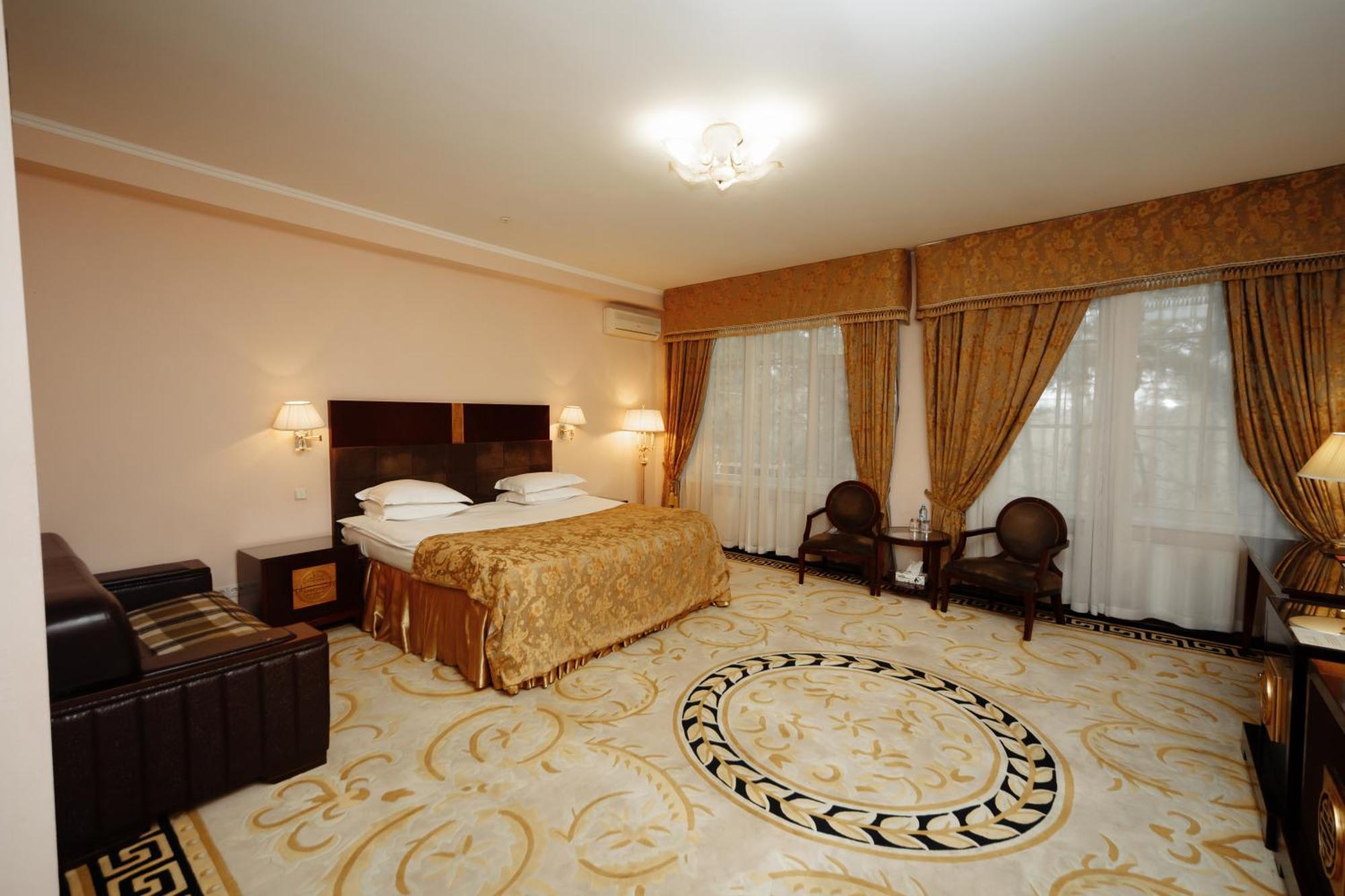 Hotel Royal Park Chişinau Exteriör bild