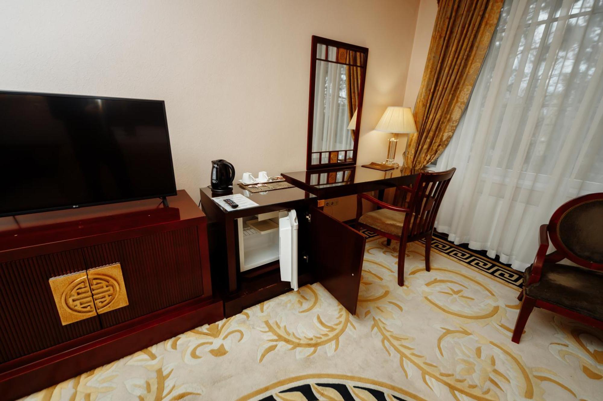 Hotel Royal Park Chişinau Exteriör bild