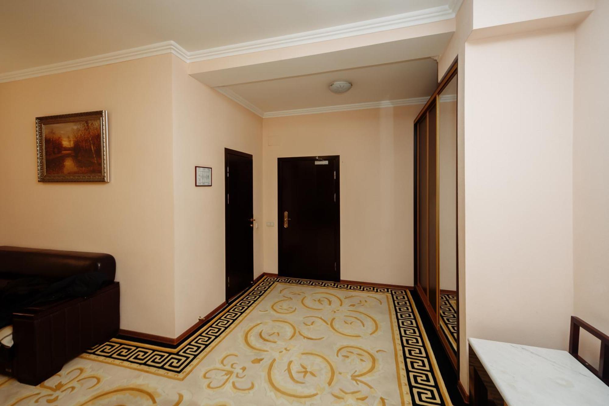 Hotel Royal Park Chişinau Exteriör bild