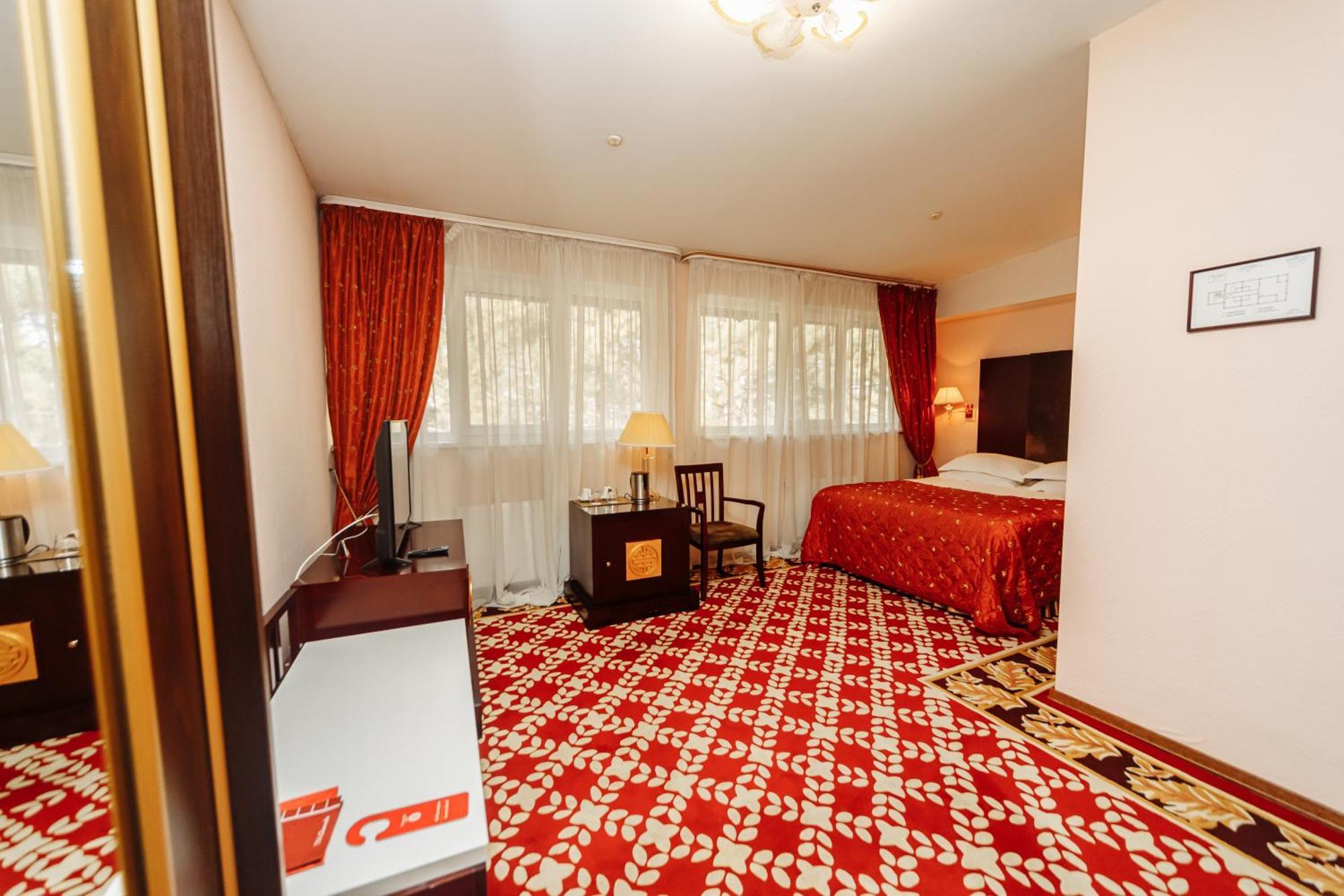 Hotel Royal Park Chişinau Exteriör bild