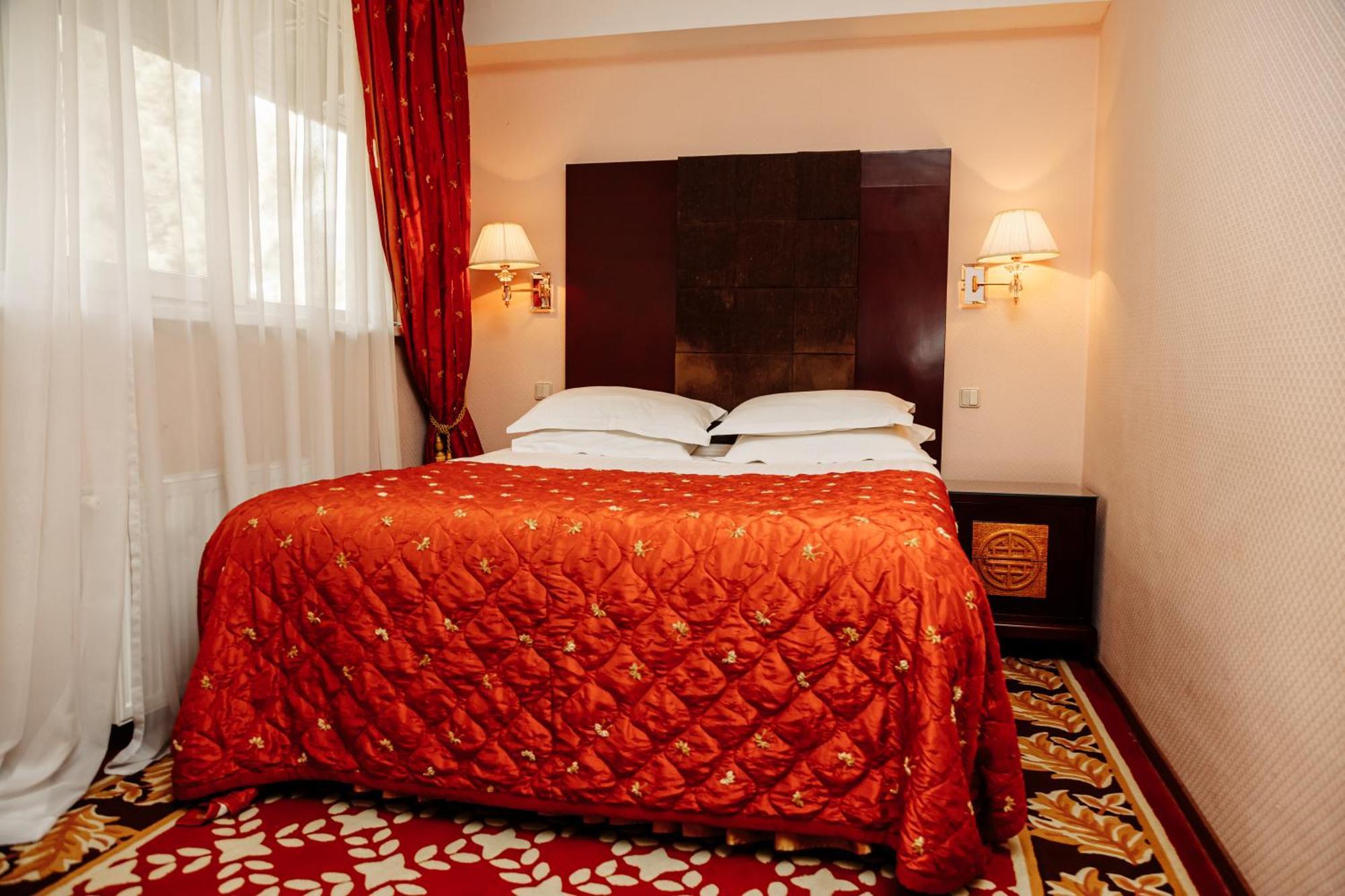 Hotel Royal Park Chişinau Exteriör bild