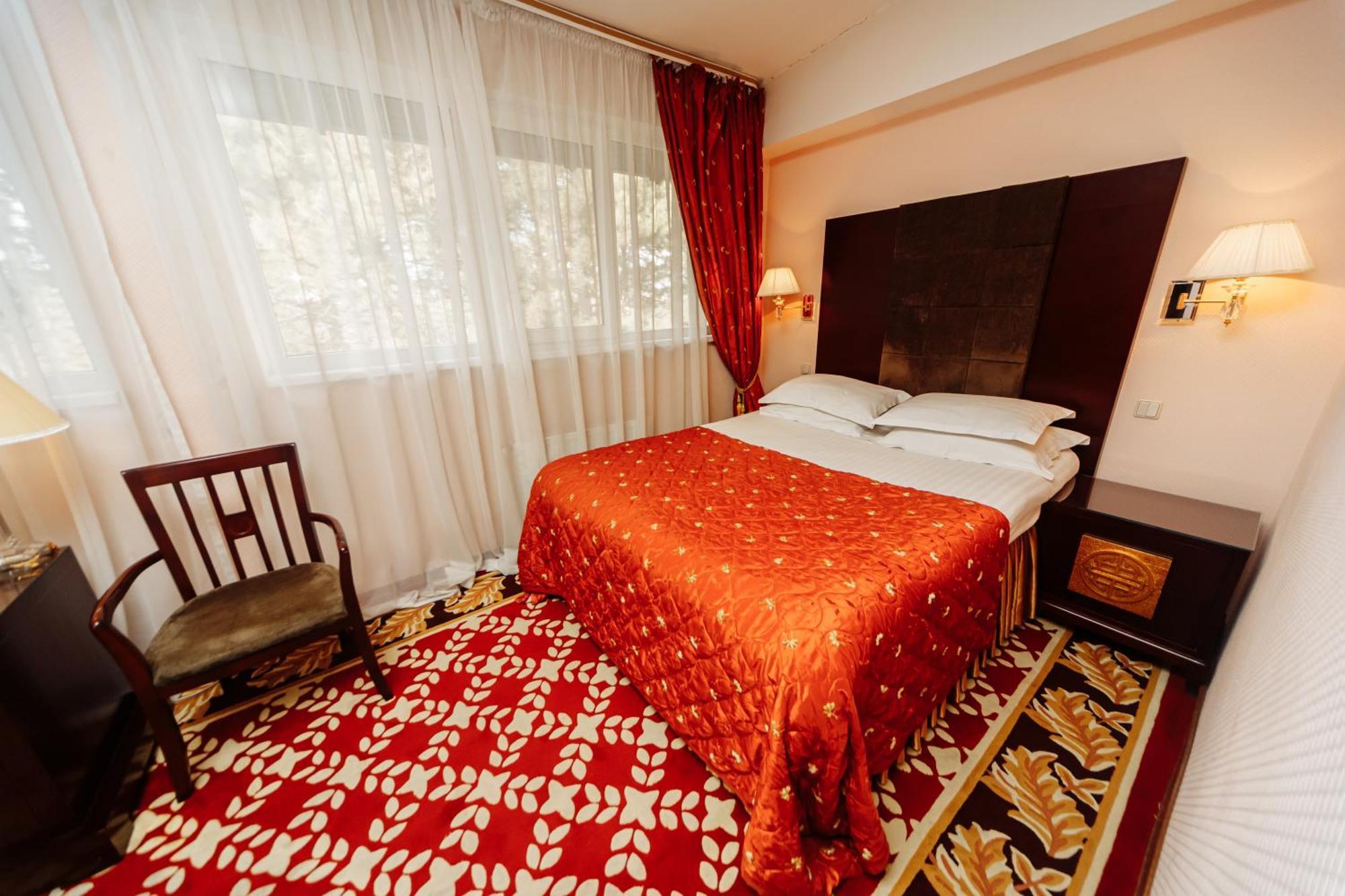 Hotel Royal Park Chişinau Exteriör bild