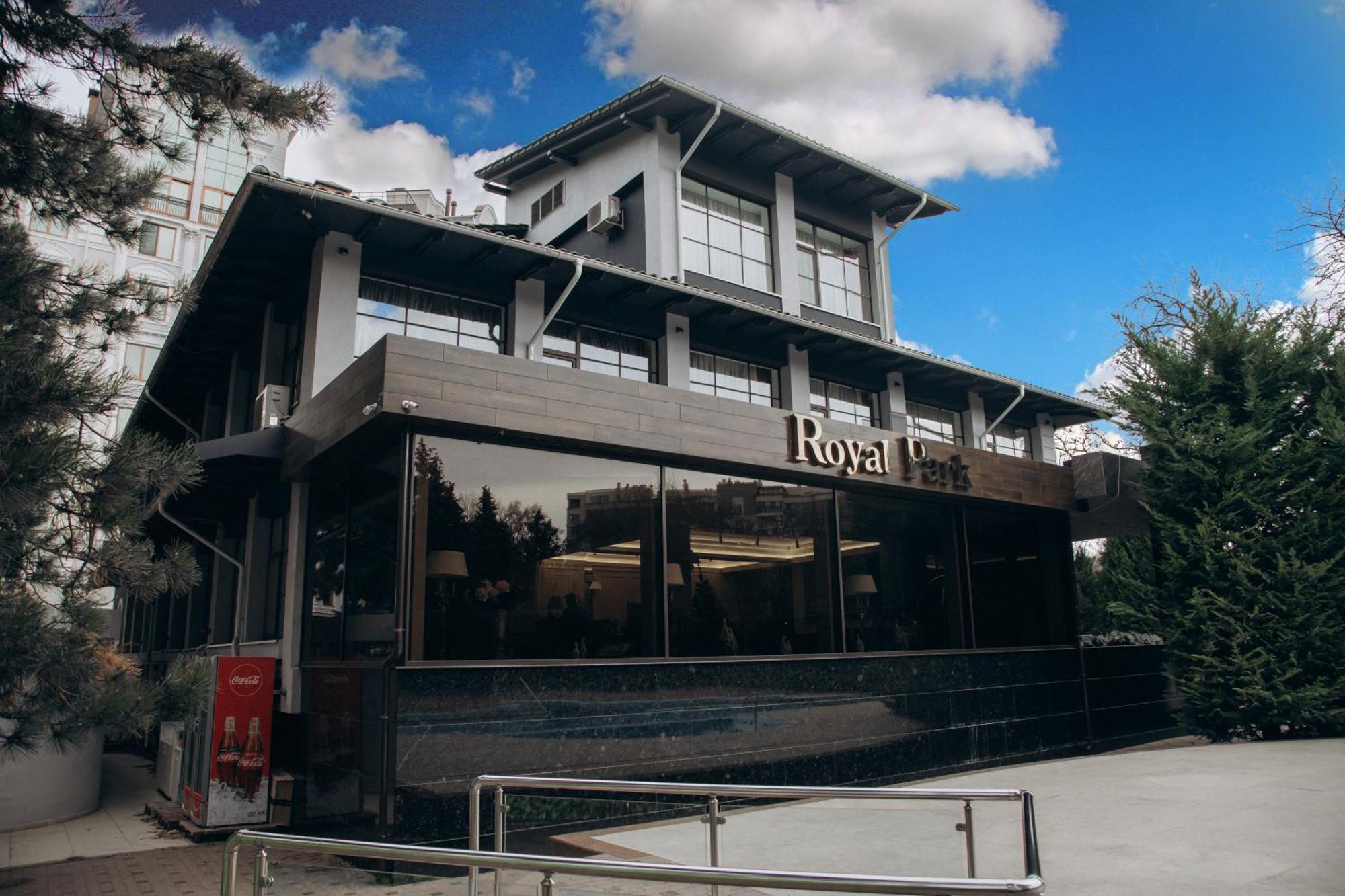 Hotel Royal Park Chişinau Exteriör bild