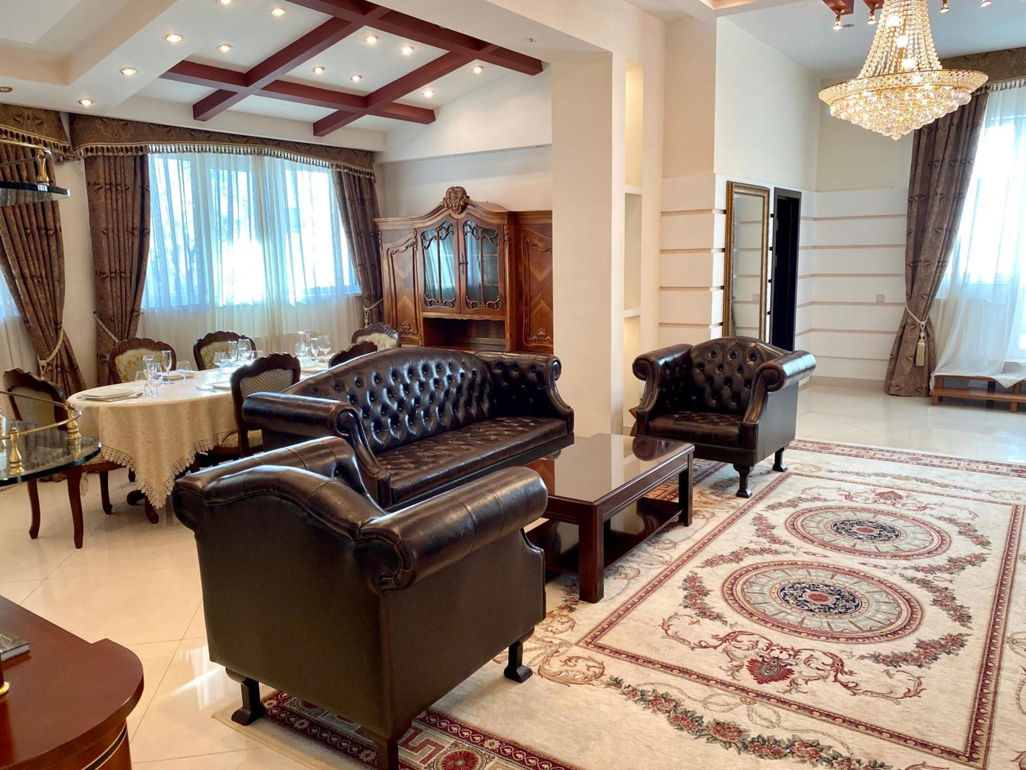 Hotel Royal Park Chişinau Exteriör bild